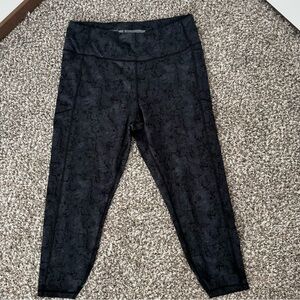 Victoria’s Secret Active Leggings
Size XL Short